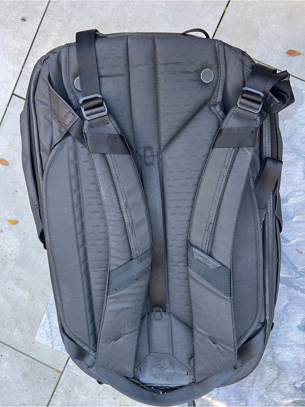 Peak Design 45L large black backpack with rain cover - Picture 7 of 14